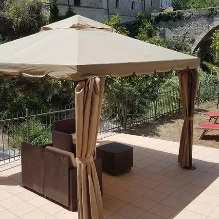 The Riverbank - Sulla Riva Del Fiume A *